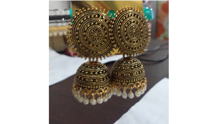 এন্টিক গোল্ডেন মেটাল ঝুমকা