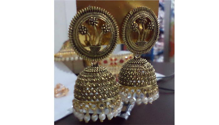 ঝুমকা কানের দুল