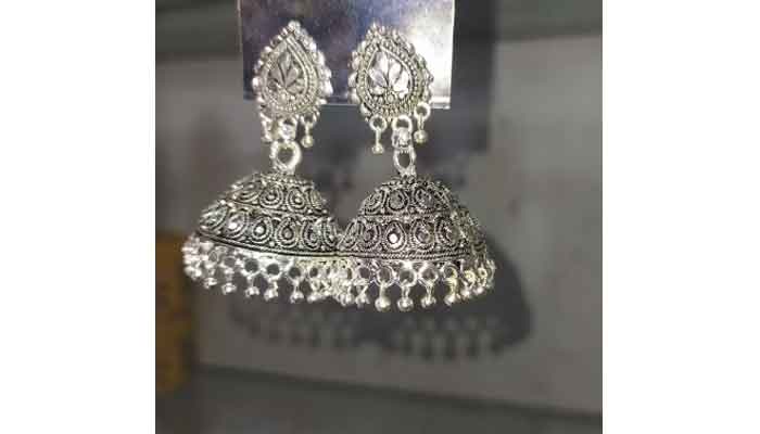 স্টাইলেস কানের ঝুমকা মেয়েদের